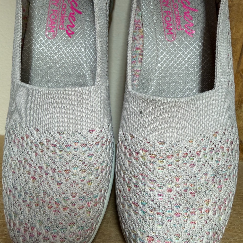 Skechers Light Gray Knit Slip-On Flats with Pastel Speckle